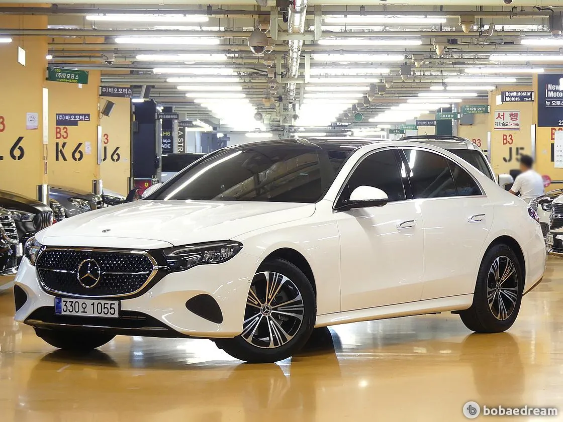 Mercedes-Benz E-Class 2025 photo 2