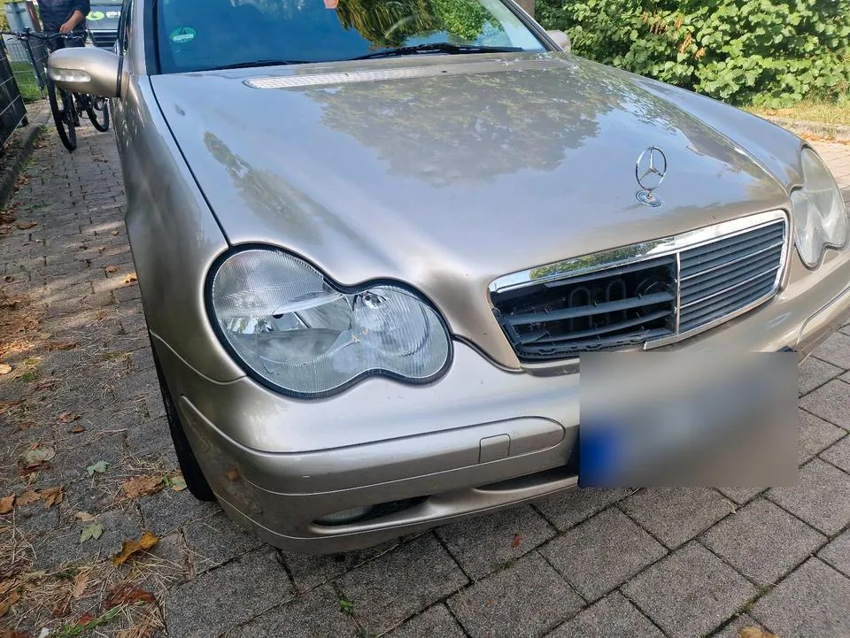 Mercedes-Benz C220