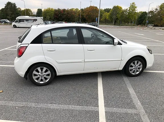 Kia Rio 2010 photo 3