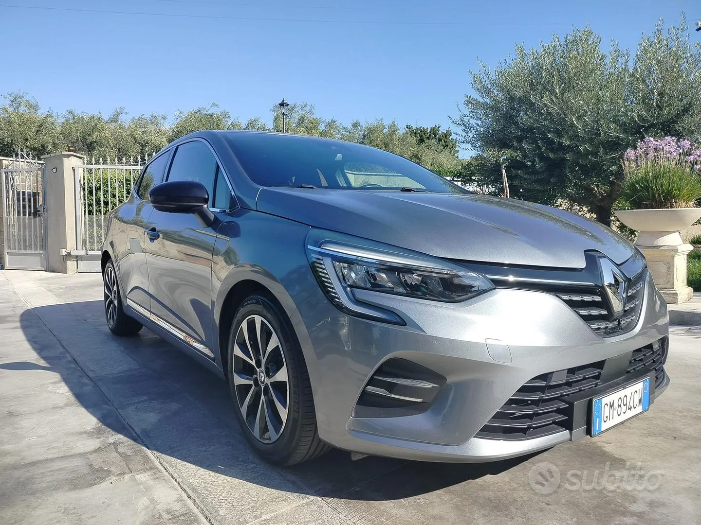 Renault Clio 2023 photo 2
