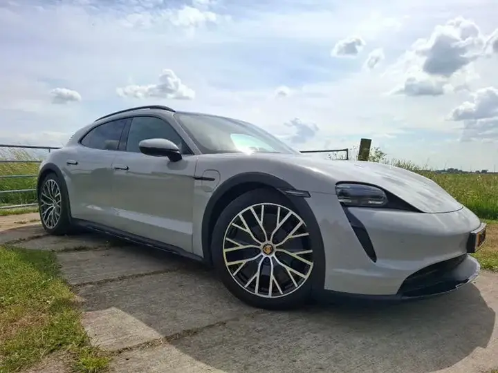 Porsche Taycan Cross Turismo