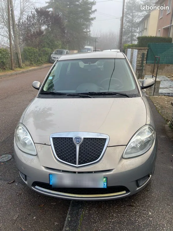 Lancia Ypsilon