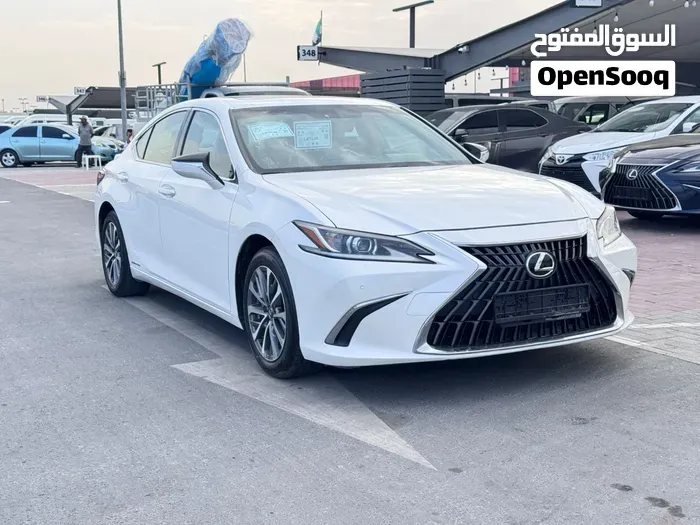 Lexus Es 300 2022 photo 3
