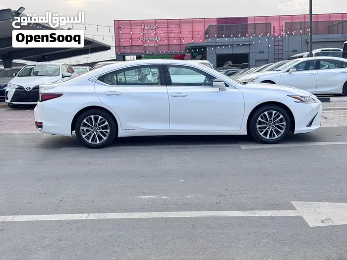 Lexus Es 300 2022 photo 4