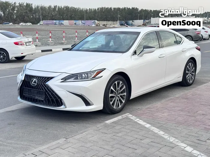 Lexus Es 300 2022 photo 2
