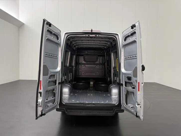 Volkswagen Crafter 2021 photo 3