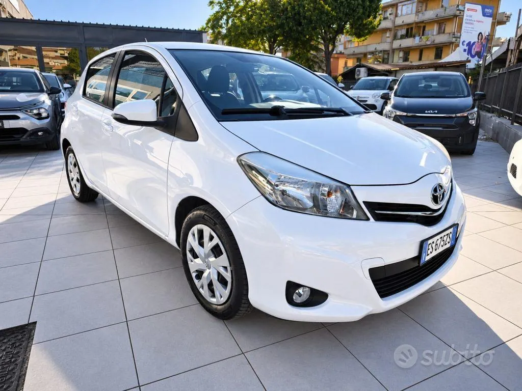 Toyota Yaris 2013 photo 4