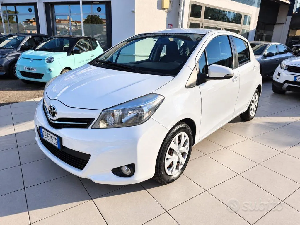 Toyota Yaris 2013 photo 3