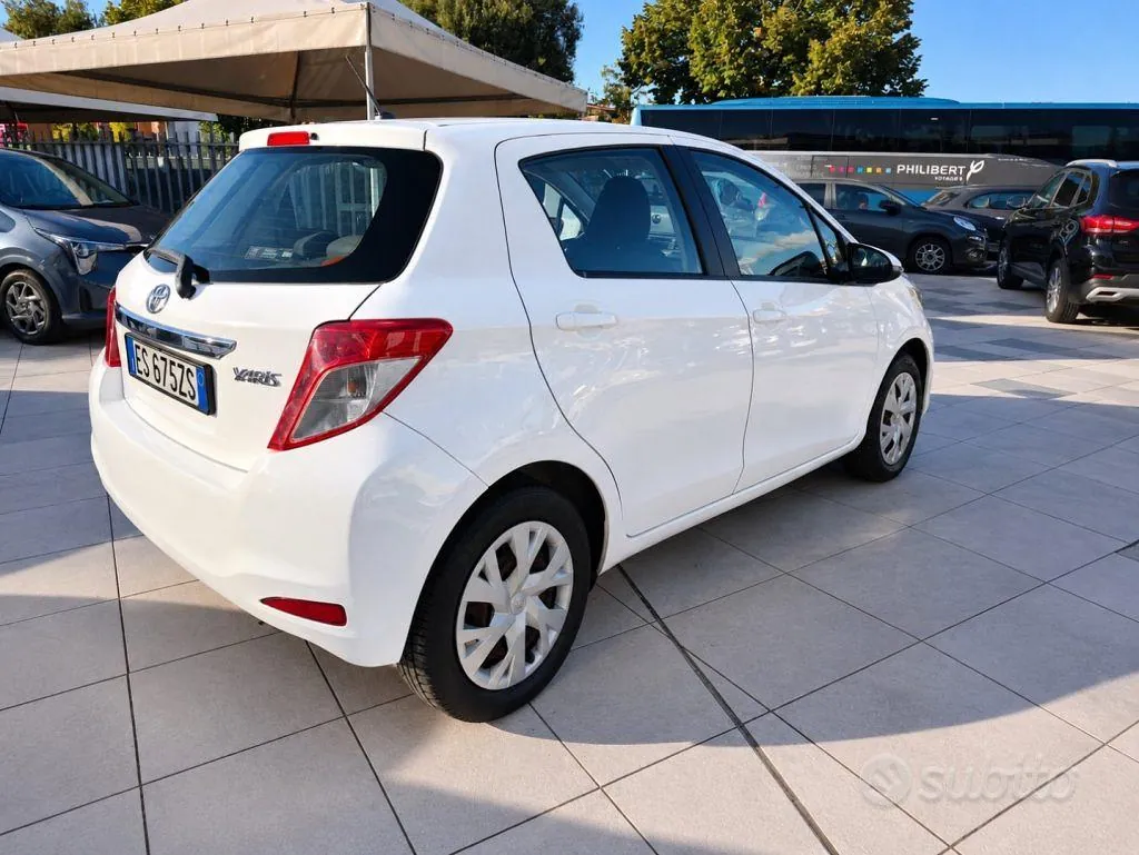 Toyota Yaris 2013 photo 5