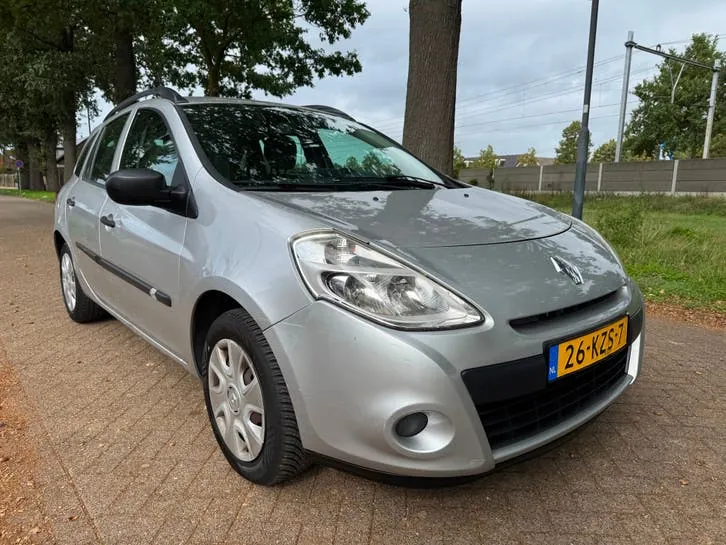 Renault Clio 2010 photo 2