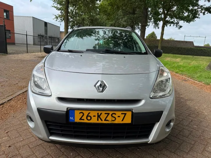 Renault Clio 2010 photo 3
