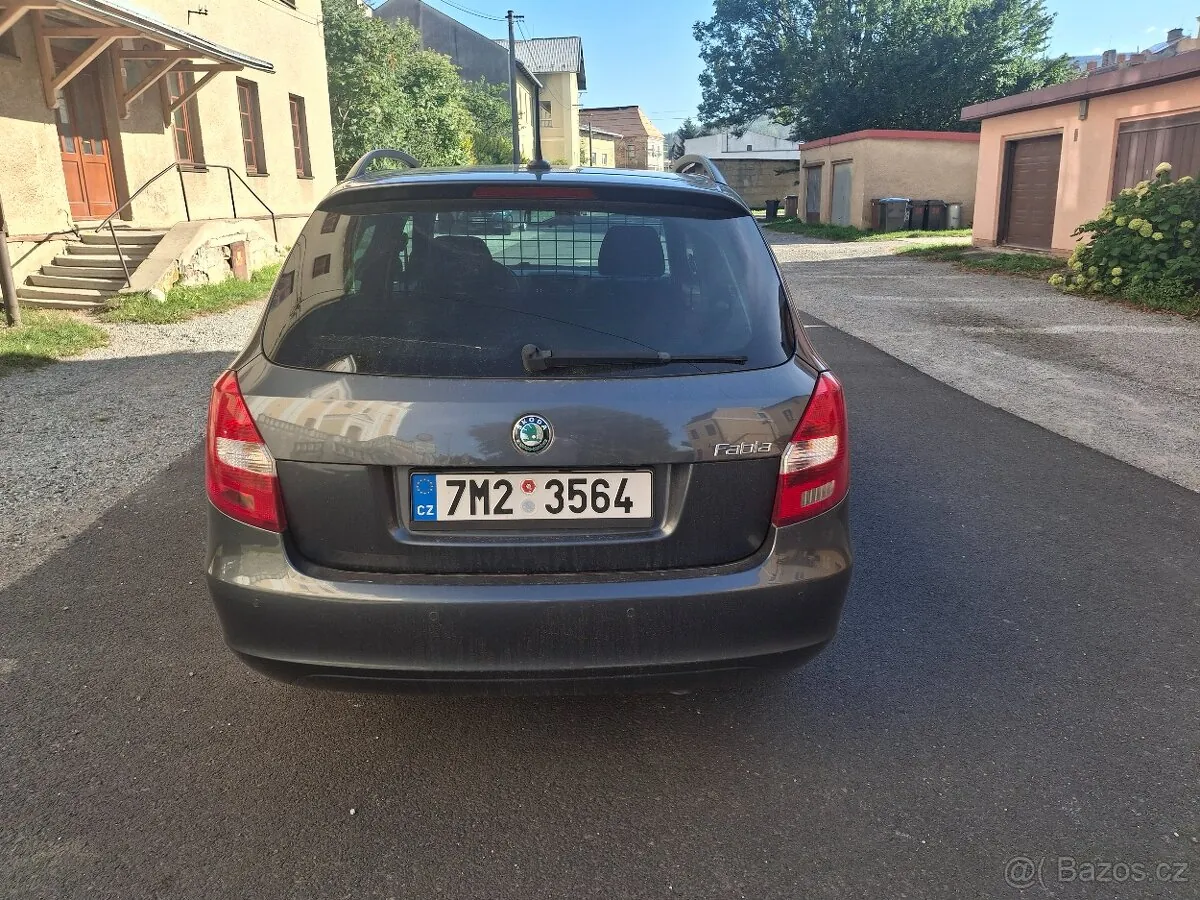 Skoda Fabia 2011 photo 5