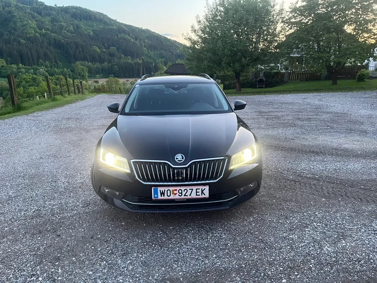 Skoda Superb 2018 photo 2