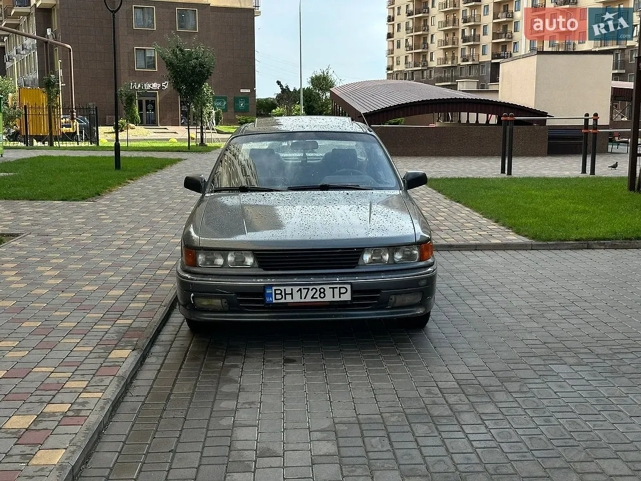 Mitsubishi Galant 1989 photo 4
