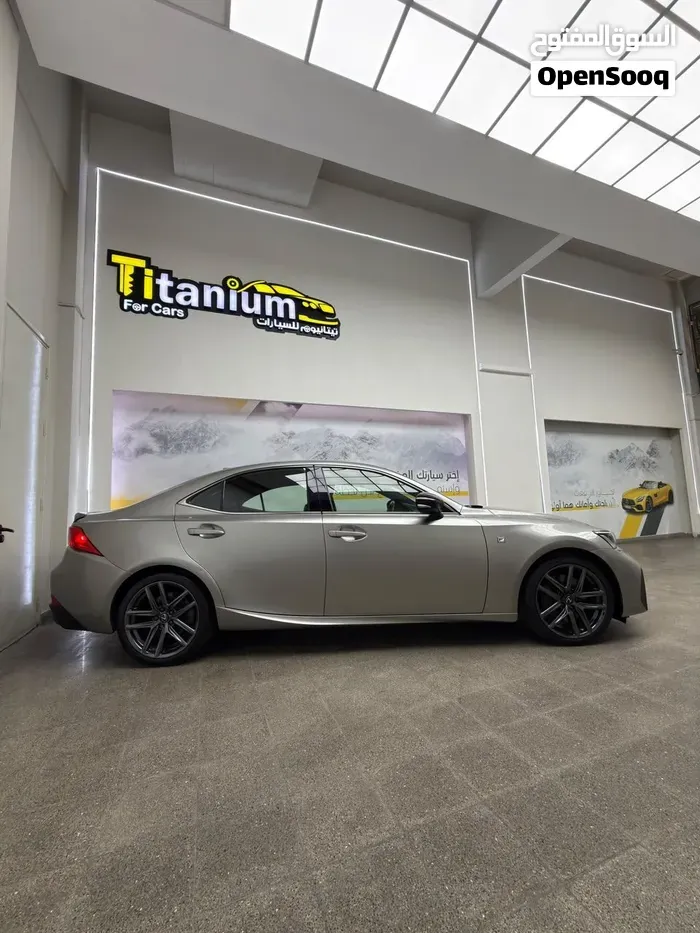 Lexus Is 300 2019 photo 2