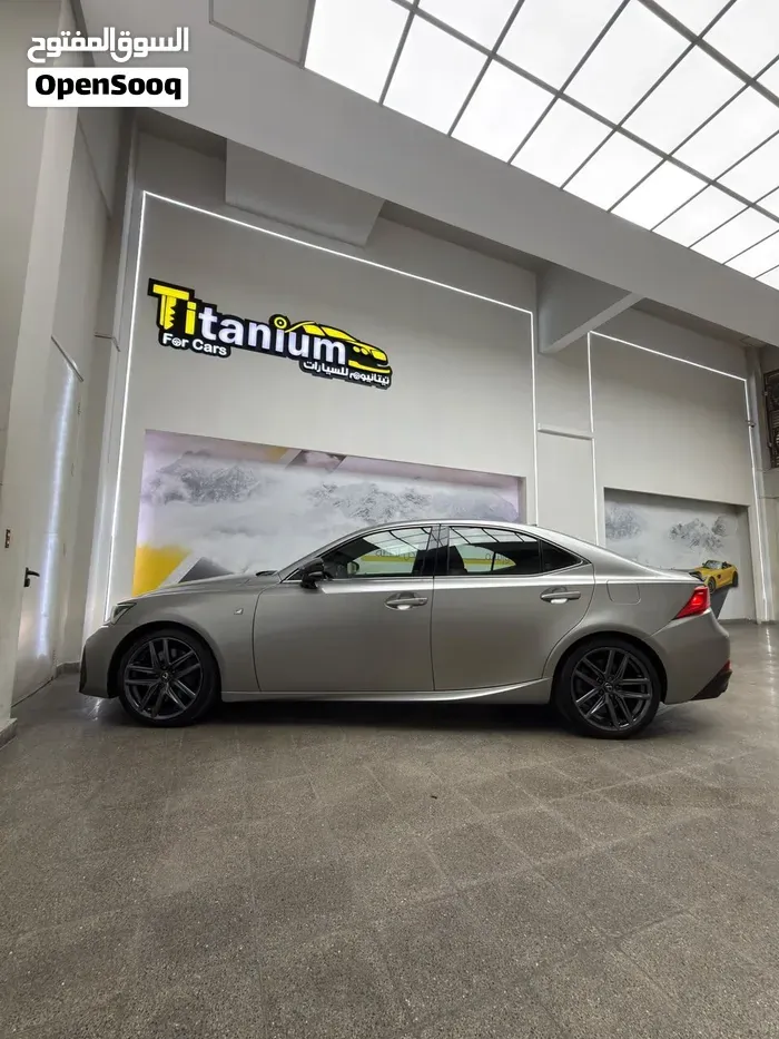 Lexus Is 300 2019 photo 4