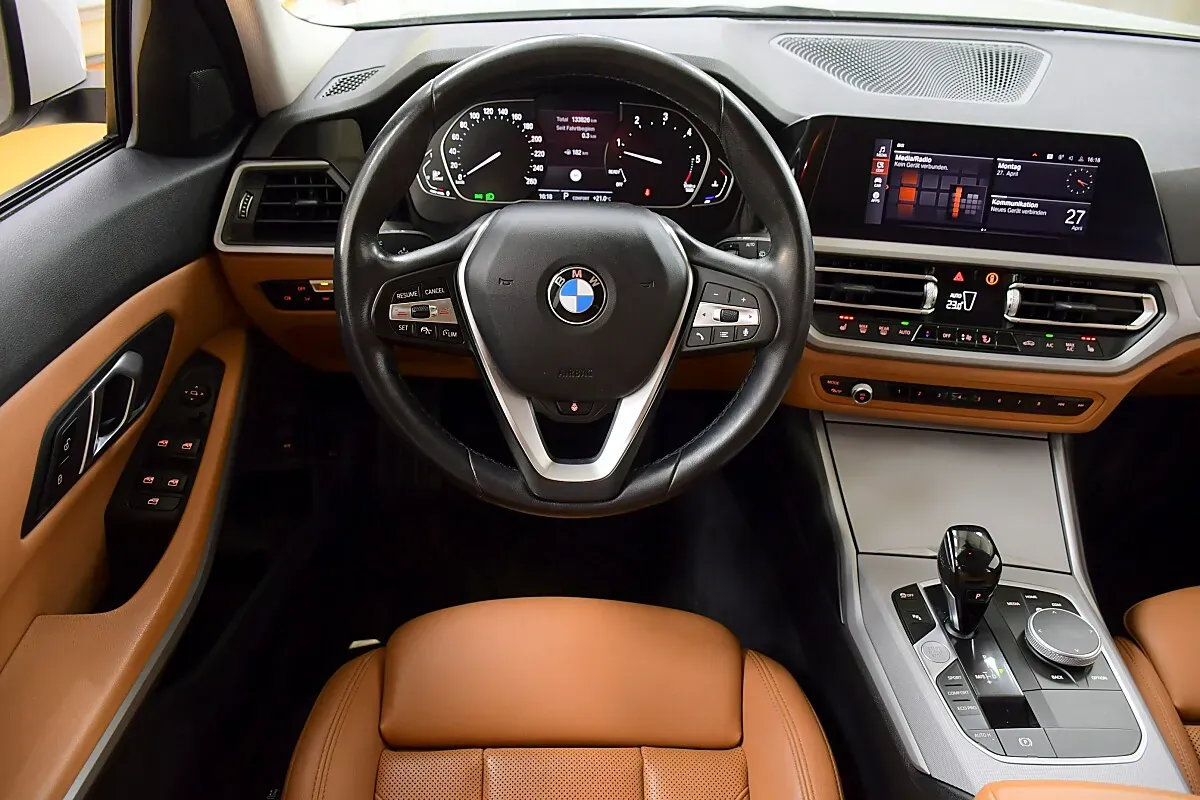 BMW 3 Series 2021 photo 2