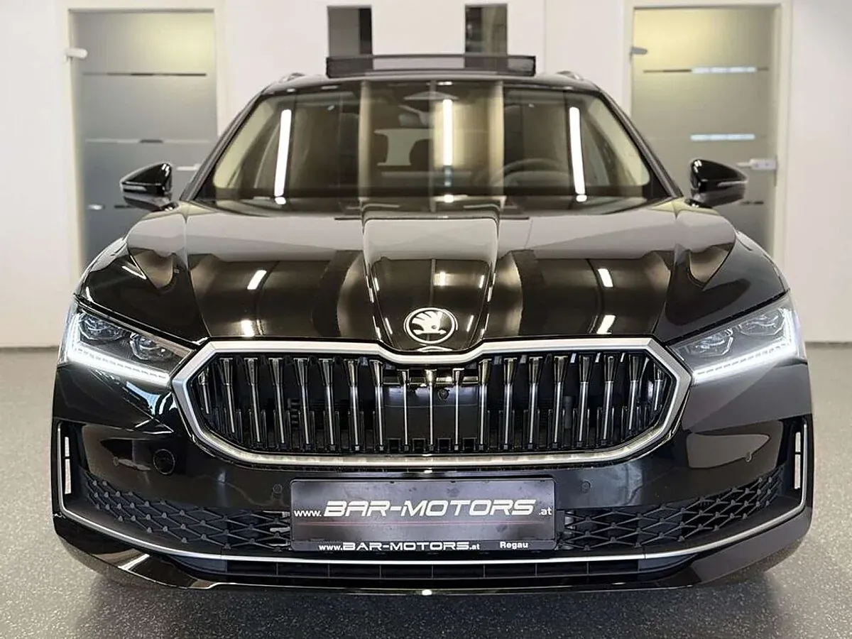 Skoda Superb 2025 photo 2