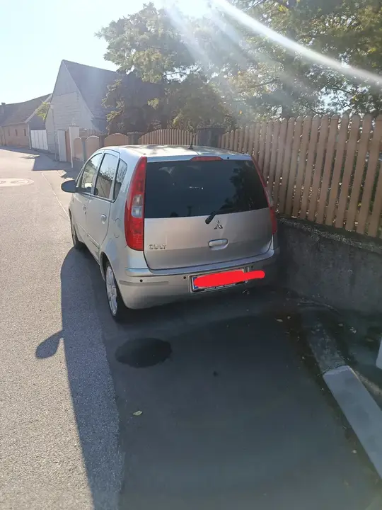 Mitsubishi Colt 2006 photo 2