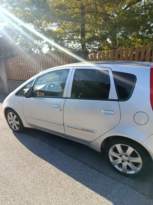Mitsubishi Colt 2006 photo 3