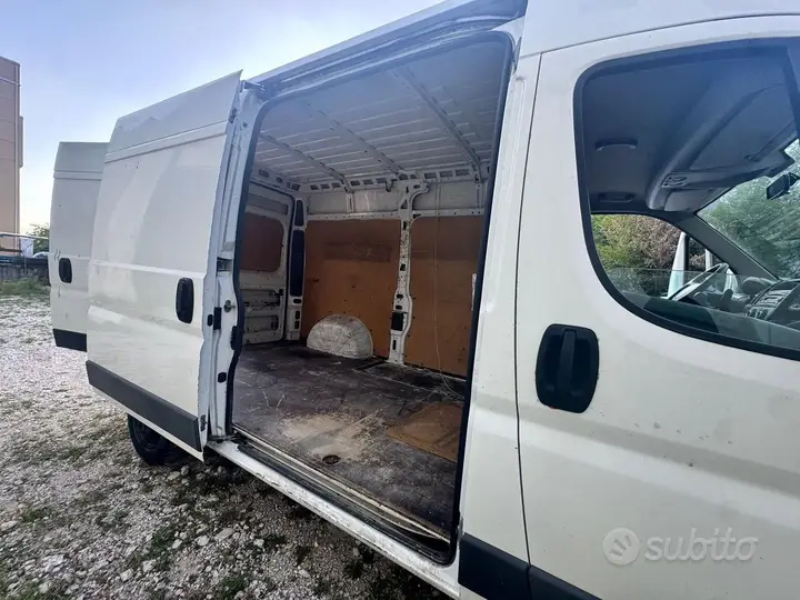 Peugeot Boxer 2010 photo 3