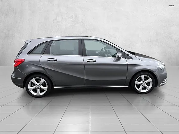 Mercedes-Benz B180 2013 photo 4