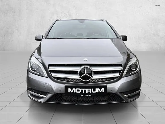Mercedes-Benz B180 2013 photo 2