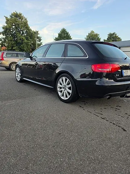 Audi A4 2009 photo 2