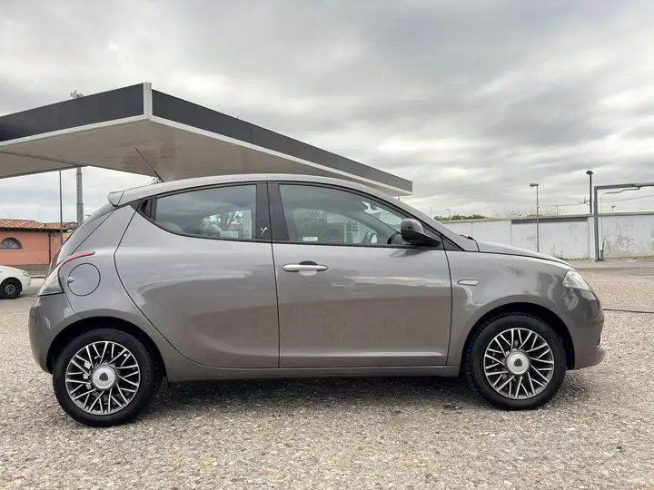 Lancia Ypsilon 2016 photo 4