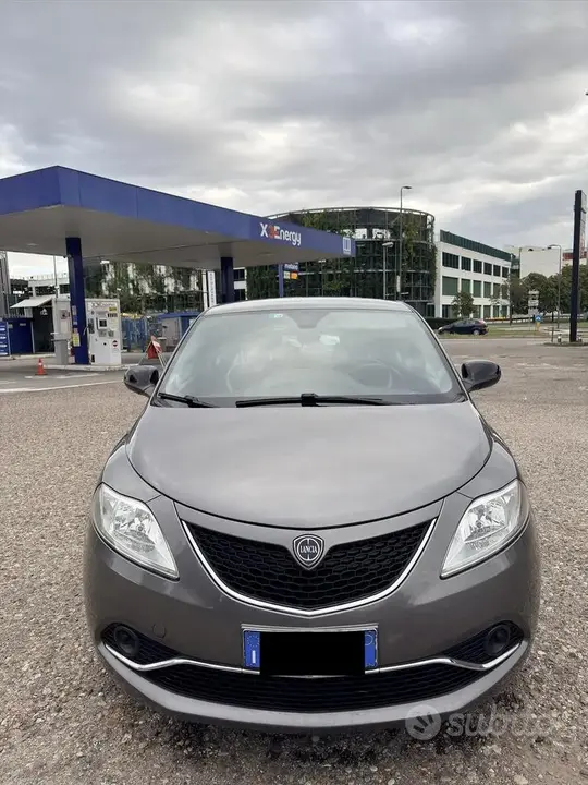 Lancia Ypsilon 2016 photo 2