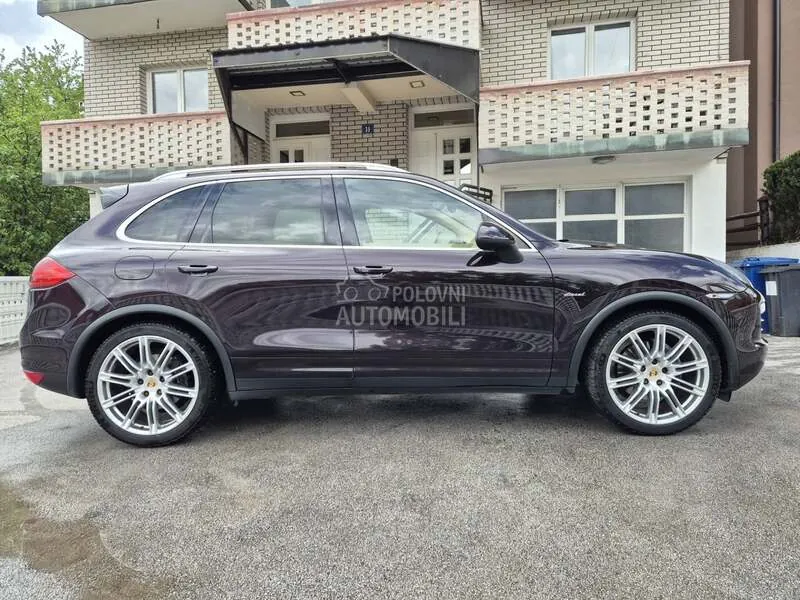 Porsche Cayenne 2012 photo 2