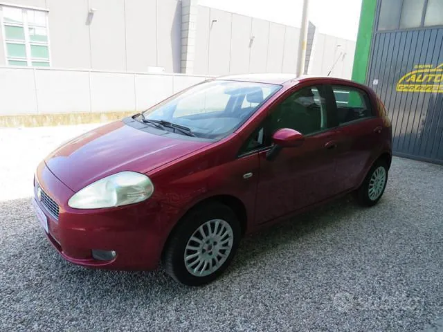 Fiat Grande Punto 2009 photo 2