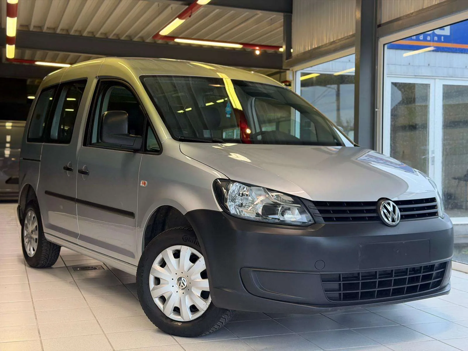 Volkswagen Caddy 2011 photo 2