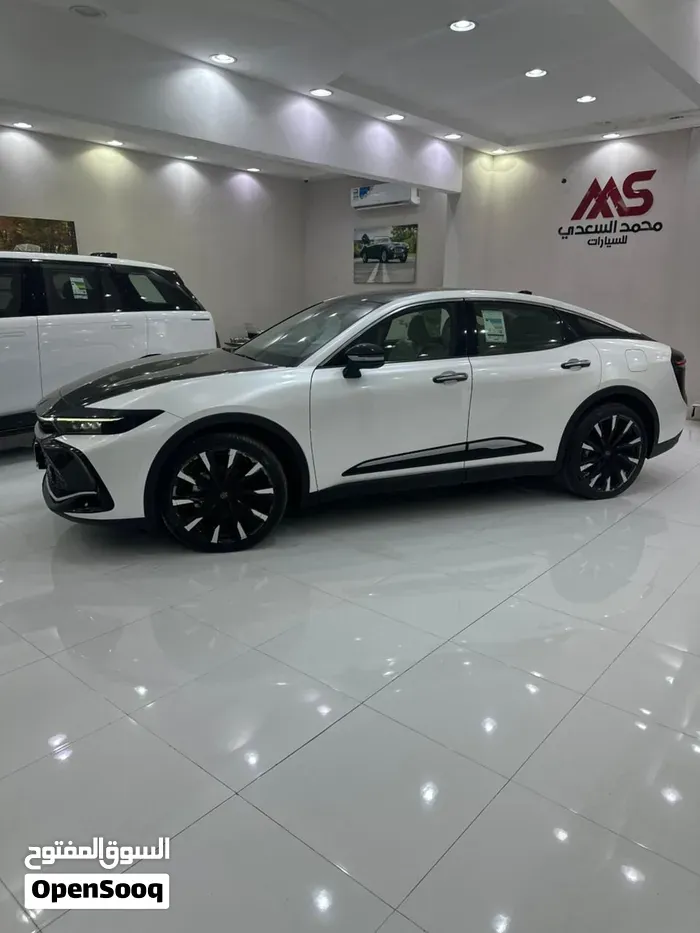 Toyota Crown 2023 photo 2