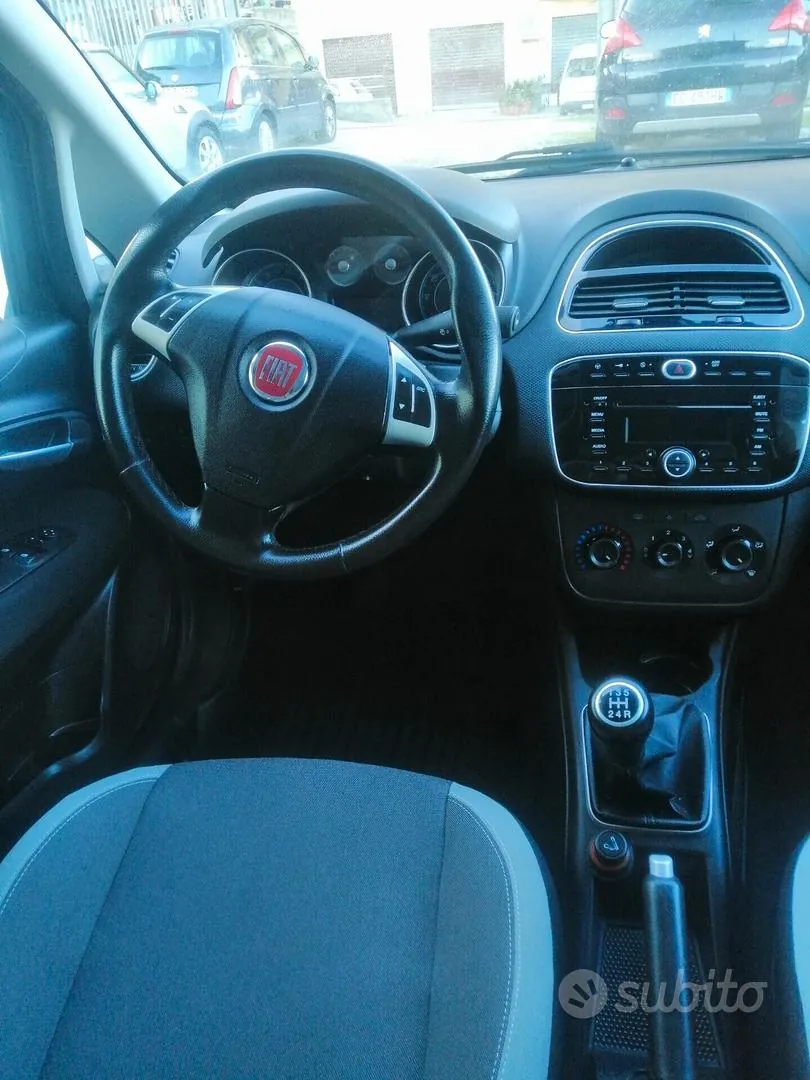 Fiat Punto 2012 photo 3