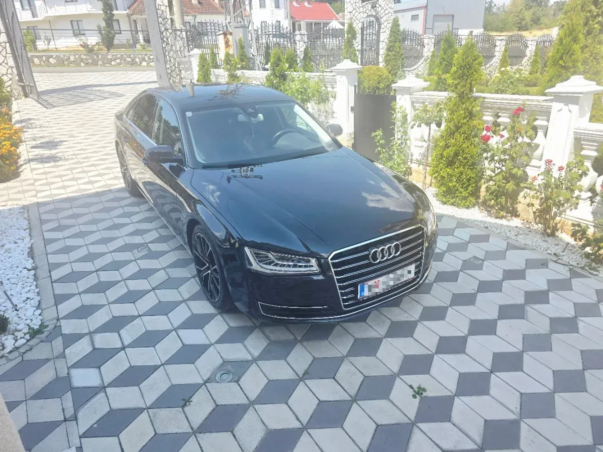 Audi A8 2014 photo 2
