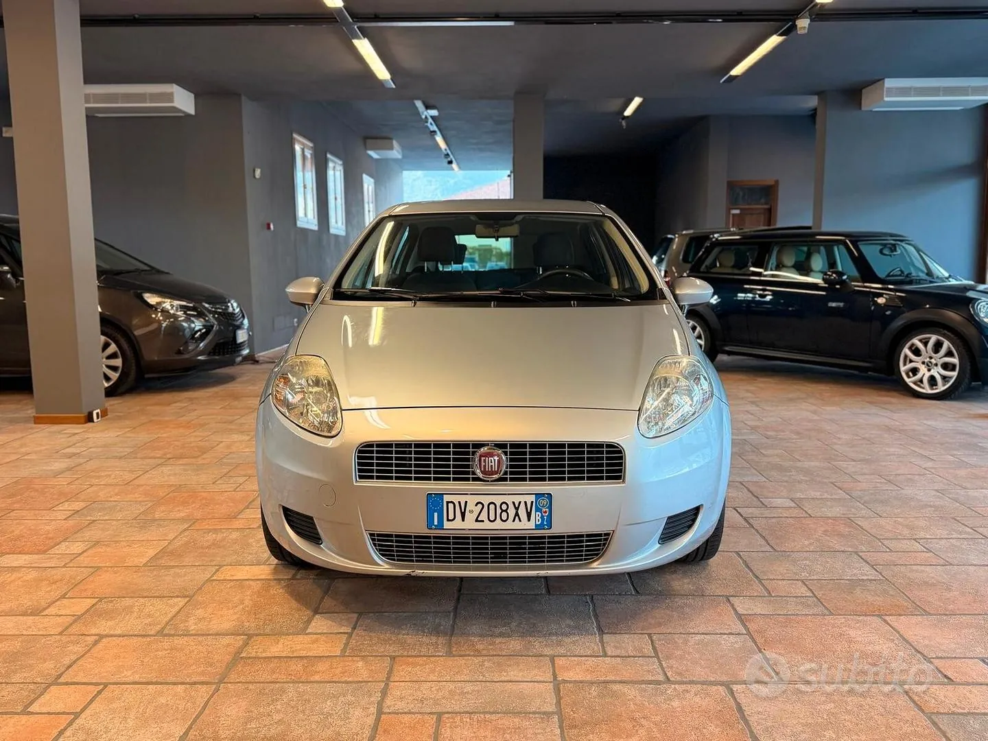 Fiat Grande Punto 2009 photo 2