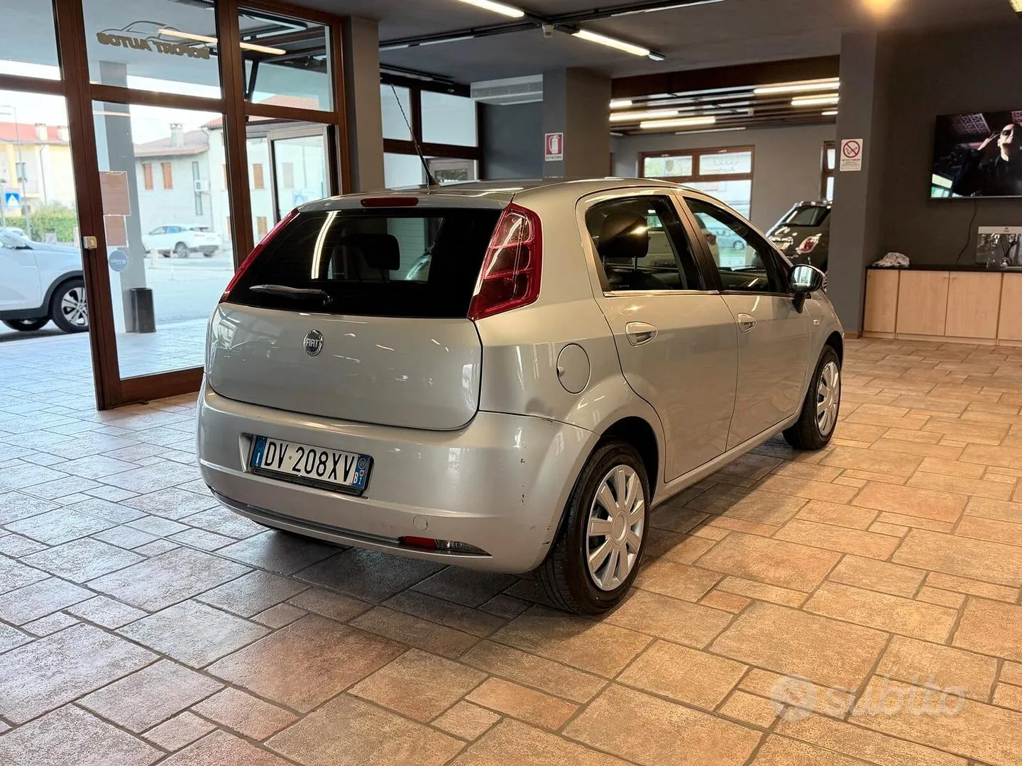 Fiat Grande Punto 2009 photo 3