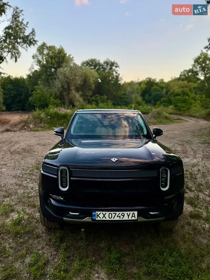 Rivian R1S