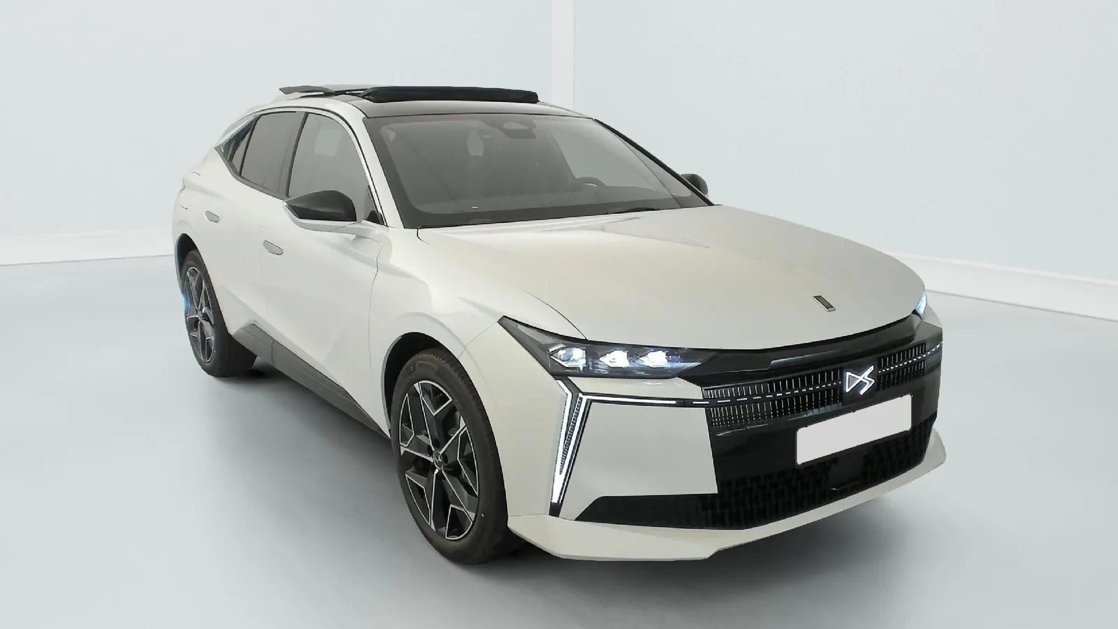 DS Automobiles N°4