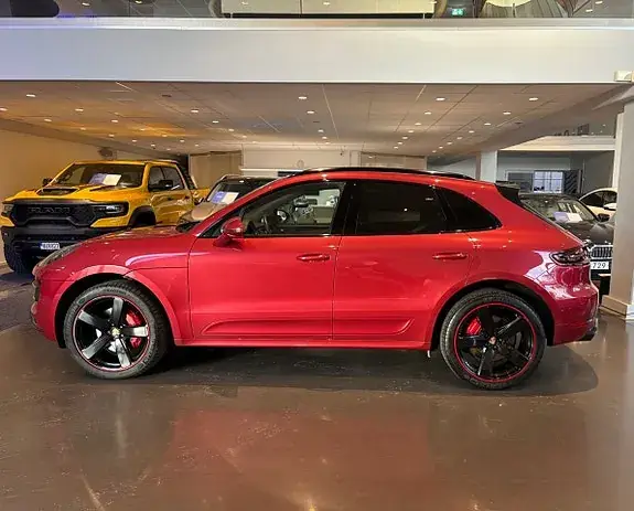 Porsche Macan Turbo 2016 photo 2
