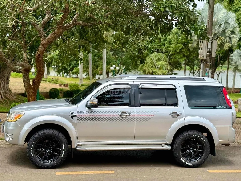 Ford Everest 2013 photo 2