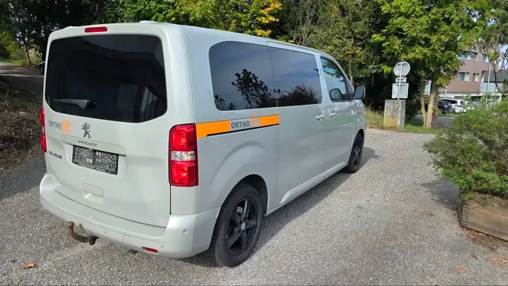 Peugeot Traveller 2018 photo 3