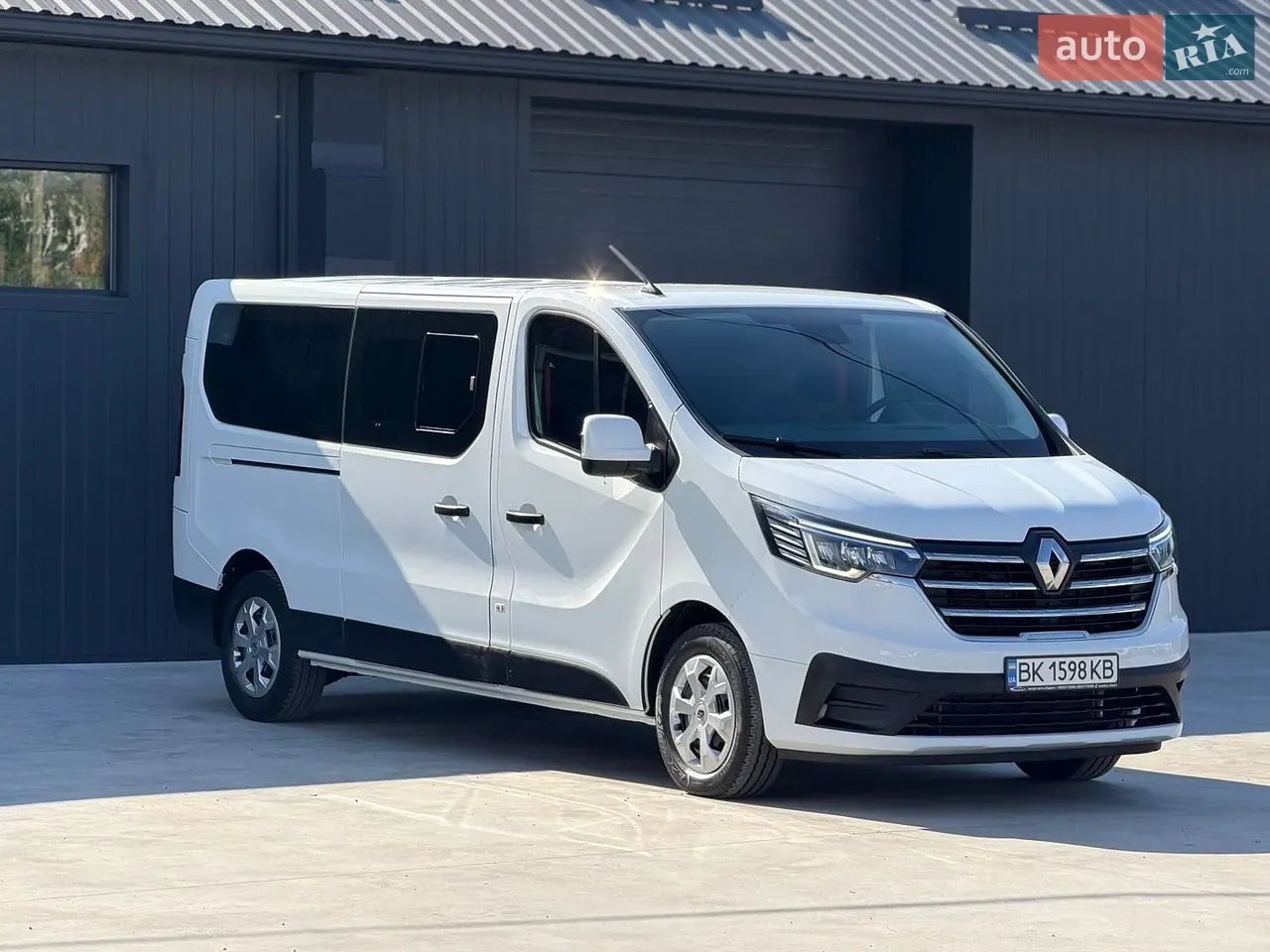 Renault Trafic 2023 photo 2