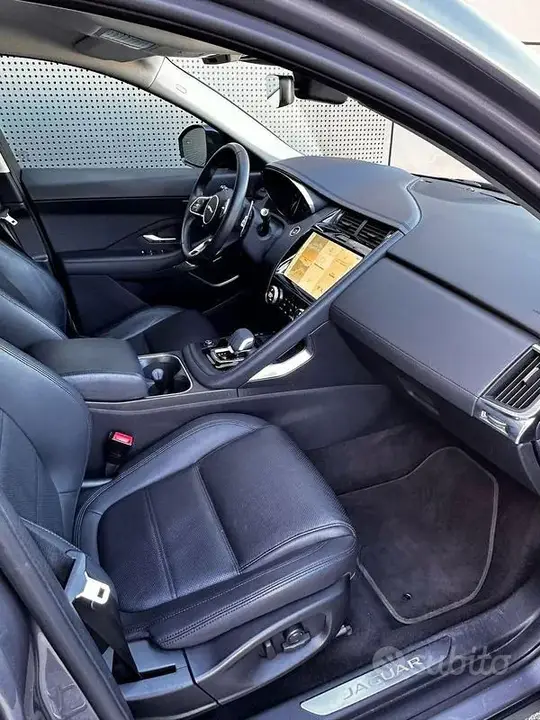 Jaguar E-Pace 2022 photo 4