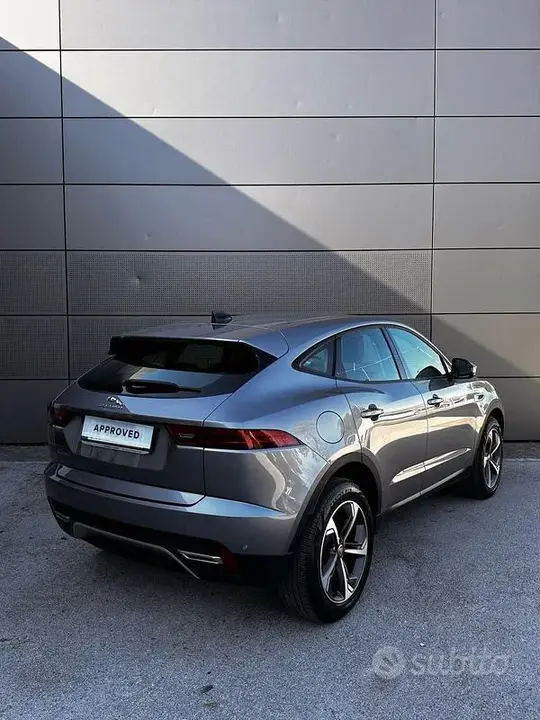 Jaguar E-Pace 2022 photo 2