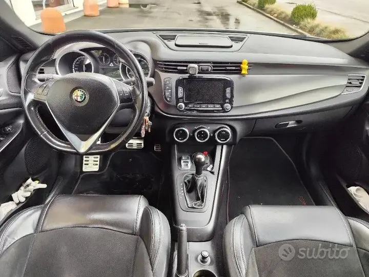 Alfa Romeo Giulietta 2014 photo 4