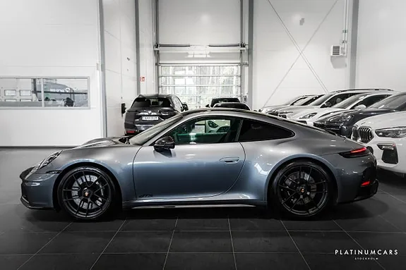 Porsche 911 Carrera 4 Gts 2025 photo 5