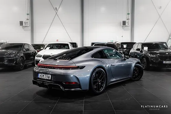 Porsche 911 Carrera 4 Gts 2025 photo 2