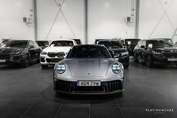 Porsche 911 Carrera 4 Gts 2025 photo 3